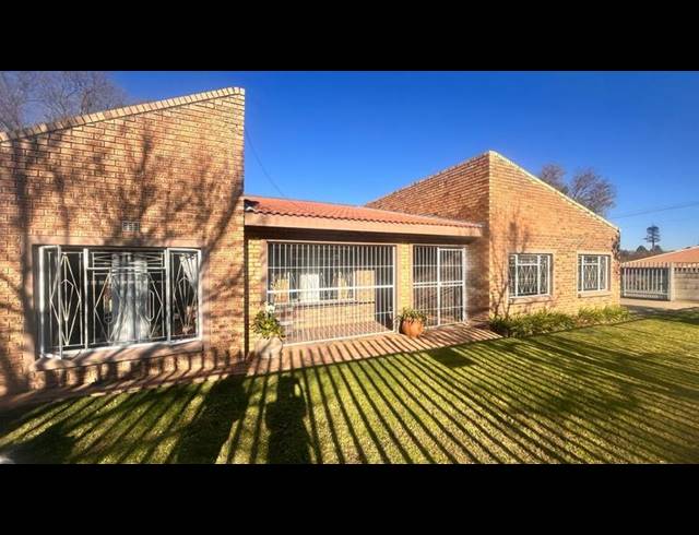 3 BEDROOM HOUSE FOR SALE IN MEYERVILLE